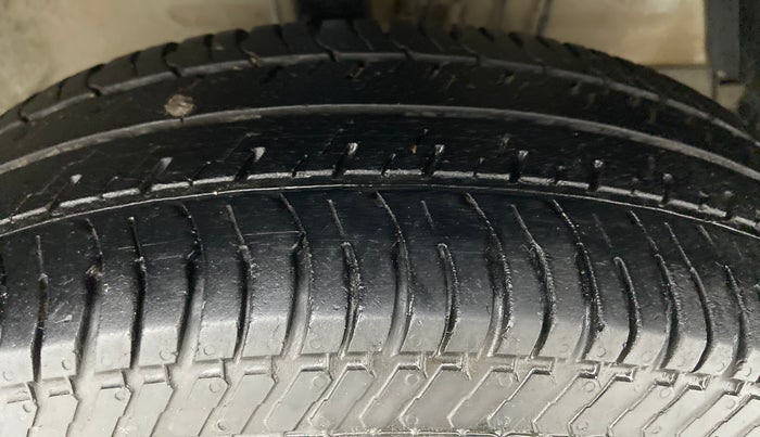 2016 Maruti Swift VDI ABS, Diesel, Manual, 1,07,508 km, Right Front Tyre Tread