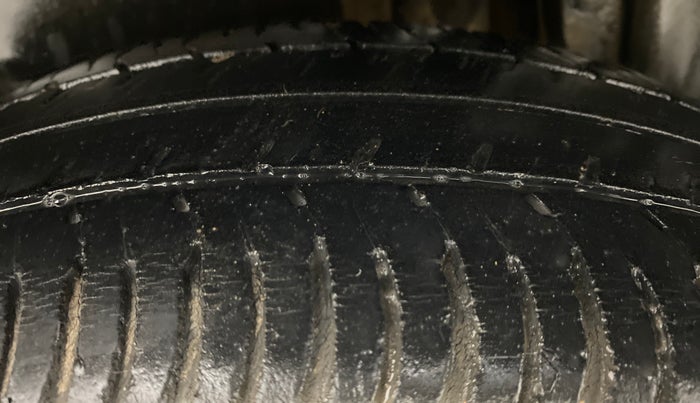 2014 Maruti Swift Dzire VXI, Petrol, Manual, 69,728 km, Left Rear Tyre Tread
