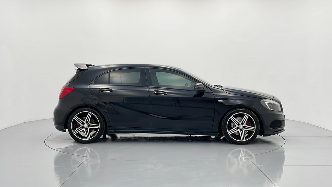 2014 Mercedes-benz A250 Sport, Automatic, 82405 km, Right Side View
