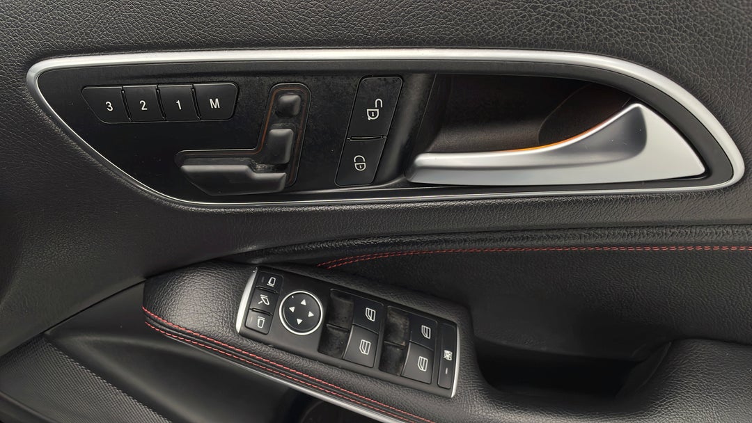 2014 Mercedes-benz A250 Sport, Automatic, 82405 km, Drivers Side Door Panel Controls