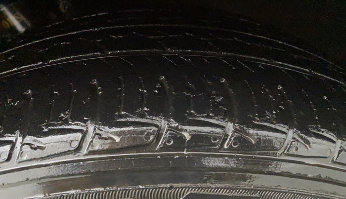 2015 Volkswagen Polo HIGHLINE1.5L DIESEL, Diesel, Manual, 87,074 km, Left Front Tyre Tread