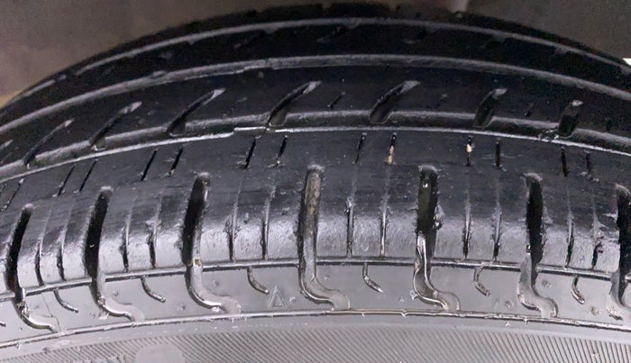 2017 Datsun Redi Go S, Petrol, Manual, 34,639 km, Left Rear Tyre Tread