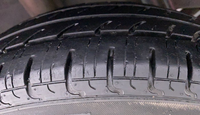 2017 Datsun Redi Go S, Petrol, Manual, 34,639 km, Right Rear Tyre Tread
