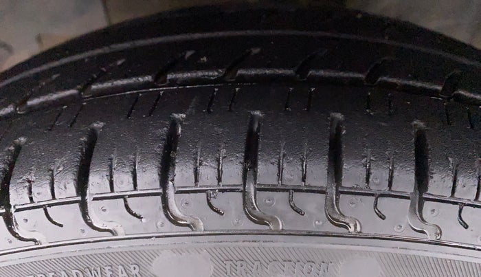 2017 Datsun Redi Go S, Petrol, Manual, 34,639 km, Left Front Tyre Tread