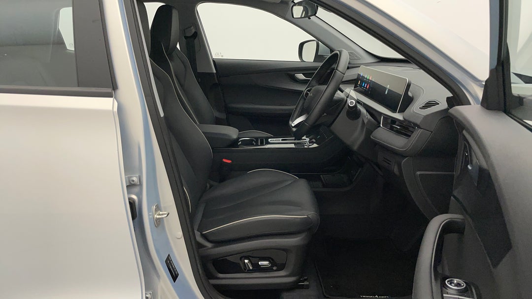 2025 Chery Tiggo 4 Pro Ultimate, Automatic, 3102 km, Right Side Front Door Cabin View