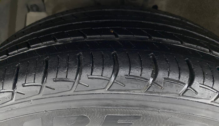 2018 Maruti Ciaz ZETA 1.4 VVT, Petrol, Manual, 84,104 km, Left Front Tyre Tread