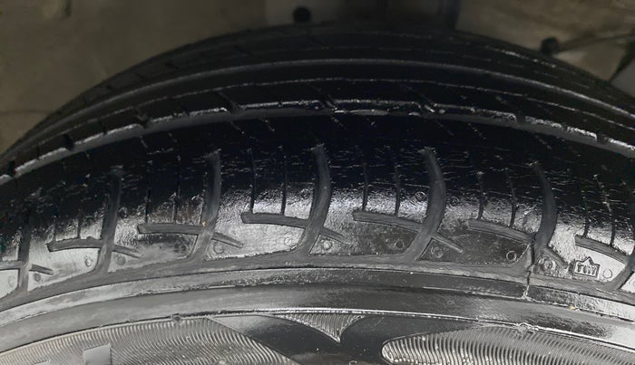 2018 Maruti Ciaz ZETA 1.4 VVT, Petrol, Manual, 84,104 km, Right Front Tyre Tread