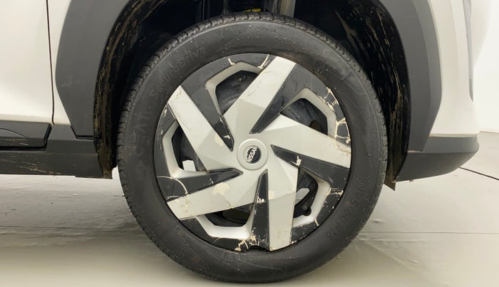 2022 Nissan MAGNITE XE, Petrol, Manual, 8,699 km, Right Front Wheel