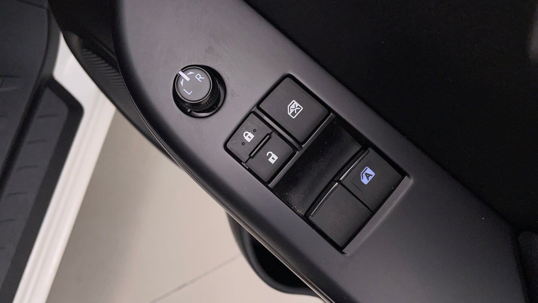 2021 Toyota Hilux Workmate (4x2), Automatic, 20233 km, Drivers Side Door Panel Controls