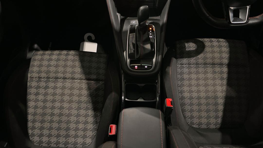 2023 MG Zst Core, Automatic, 25727 km, Center Console