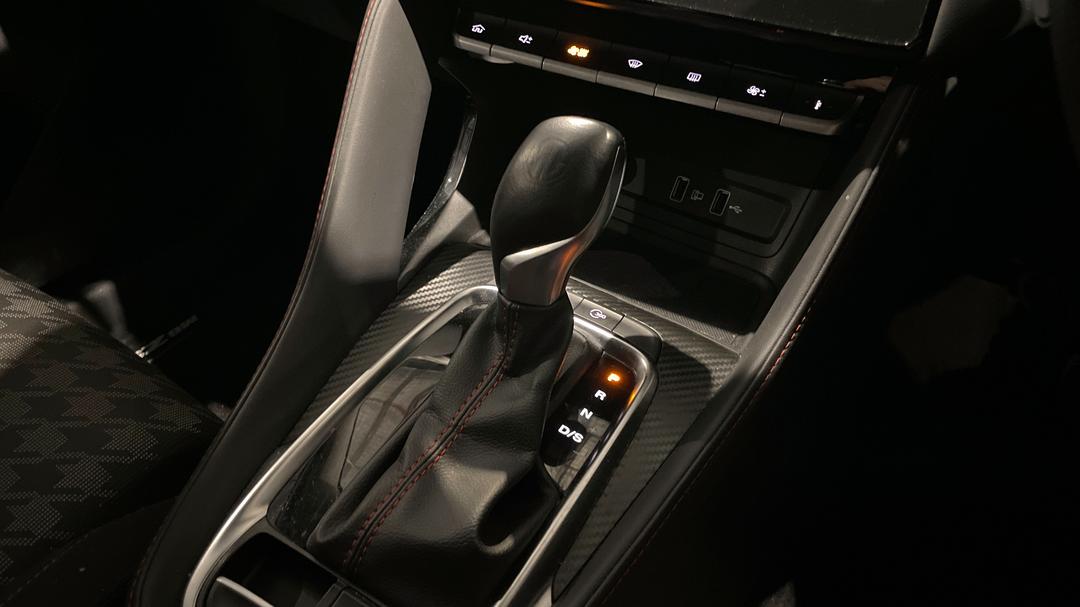 2023 MG Zst Core, Automatic, 25727 km, Gear Lever 