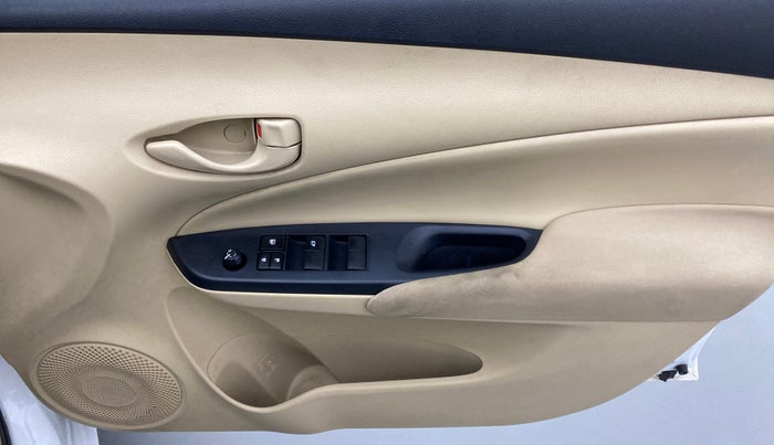 2020 Toyota YARIS J MT, Petrol, Manual, 42,247 km, Driver Side Door Panels Control