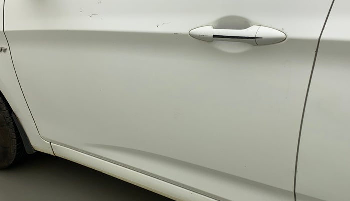 2011 Hyundai Verna FLUIDIC 1.4 VTVT, CNG, Manual, 37,023 km, Front passenger door - Minor scratches