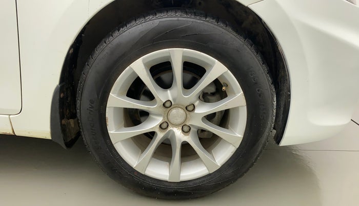 2011 Hyundai Verna FLUIDIC 1.4 VTVT, CNG, Manual, 37,023 km, Right Front Wheel