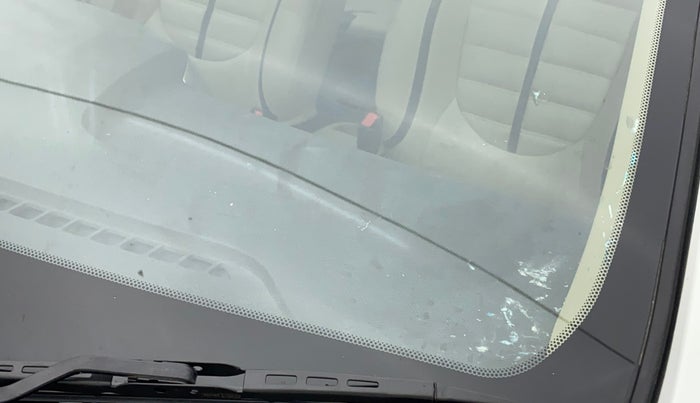 2011 Hyundai Verna FLUIDIC 1.4 VTVT, CNG, Manual, 37,023 km, Front windshield - Minor spot on windshield