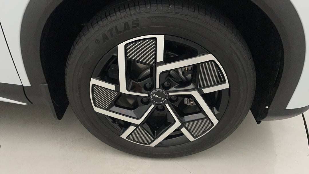 2023 Byd Atto 3 Extended Range, Automatic, 17871 km, Right Front Wheel