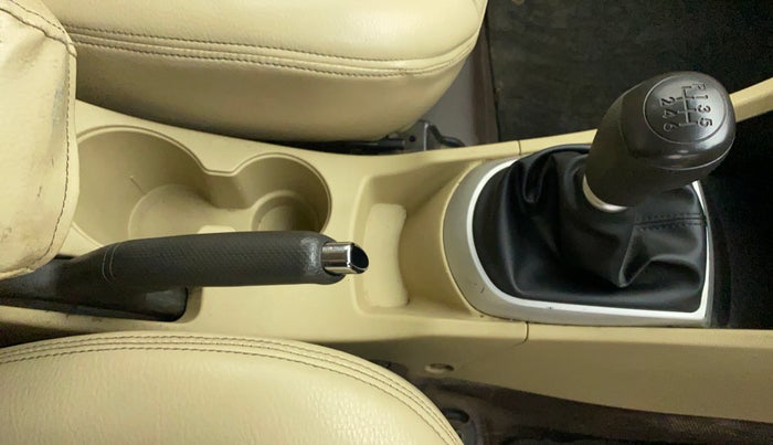 2013 Hyundai Verna FLUIDIC 1.6 CRDI SX, Diesel, Manual, 63,330 km, Gear Lever