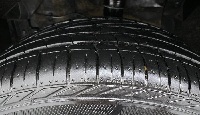 2019 Maruti Vitara Brezza ZDI PLUS, Diesel, Manual, 41,265 km, Left Front Tyre Tread