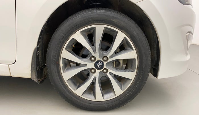 2016 Hyundai Verna 1.6 VTVT SX AT, Petrol, Automatic, 26,786 km, Right Front Wheel