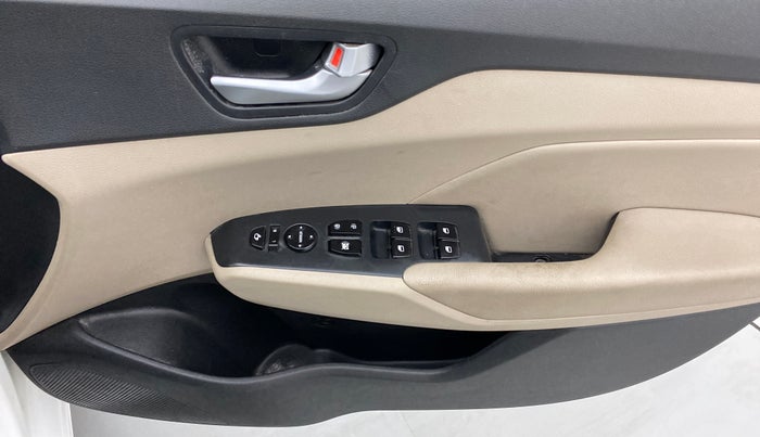 2018 Hyundai Verna 1.6 SX VTVT (O), Petrol, Manual, 40,468 km, Driver Side Door Panels Control