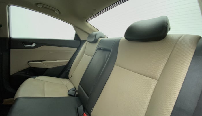 2018 Hyundai Verna 1.6 SX VTVT (O), Petrol, Manual, 40,468 km, Right Side Rear Door Cabin