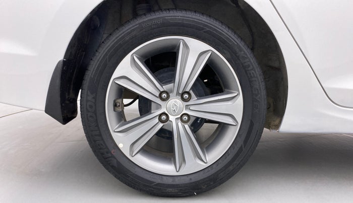 2018 Hyundai Verna 1.6 SX VTVT (O), Petrol, Manual, 40,468 km, Right Rear Wheel