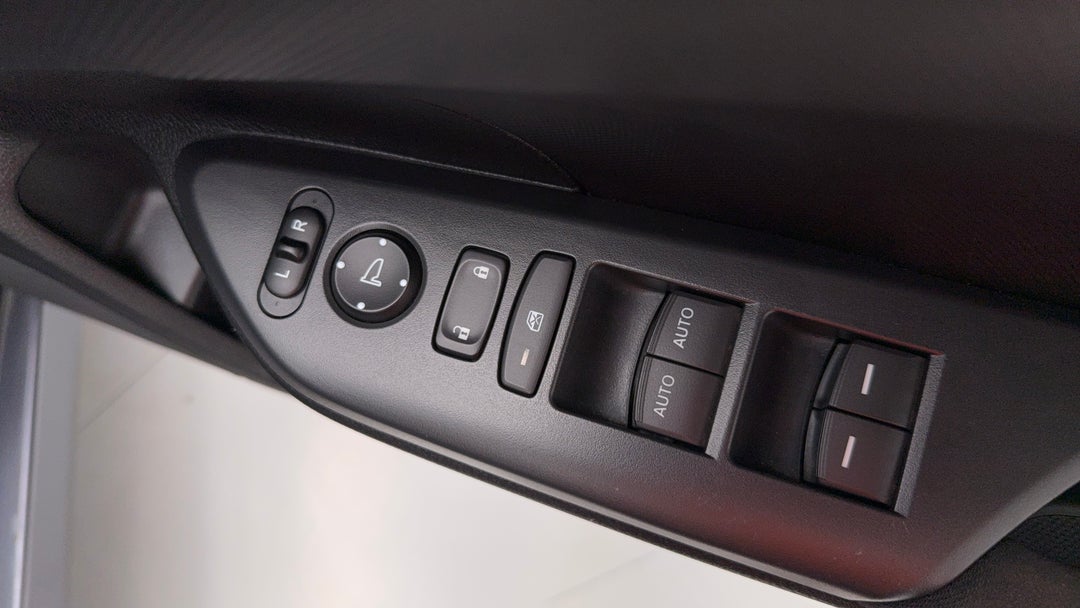2018 Honda Civic Vti, Automatic, 147398 km, Drivers Side Door Panel Controls