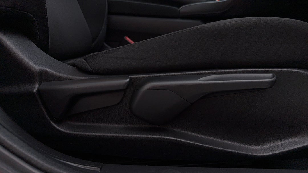 2018 Honda Civic Vti, Automatic, 147398 km, Drivers Side Adjustment Panel