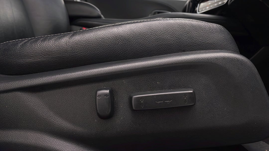 2018 Honda HR-V Vti-l, Automatic, 57818 km, Drivers Side Adjustment Panel