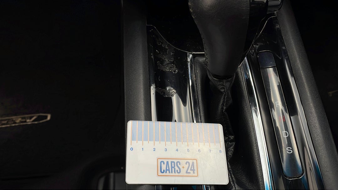 2018 Honda HR-V Vti-l, Automatic, 57818 km, Center Console Wear