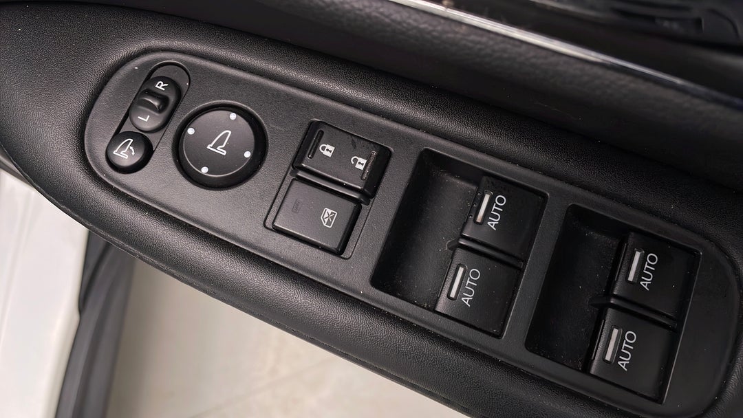 2018 Honda HR-V Vti-l, Automatic, 57818 km, Drivers Side Door Panel Controls