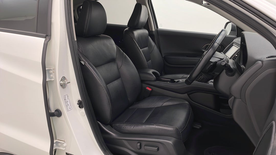 2018 Honda HR-V Vti-l, Automatic, 57818 km, Right Side Front Door Cabin View