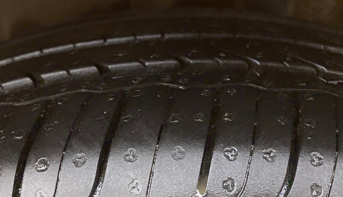 2018 Tata Tiago XT 1.2 REVOTRON, CNG, Manual, 44,540 km, Left Rear Tyre Tread