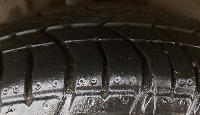 2018 Tata Tiago XT 1.2 REVOTRON, CNG, Manual, 44,540 km, Right Rear Tyre Tread