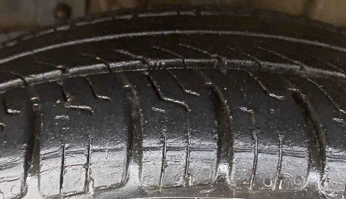 2018 Tata Tiago XT 1.2 REVOTRON, CNG, Manual, 44,540 km, Left Front Tyre Tread