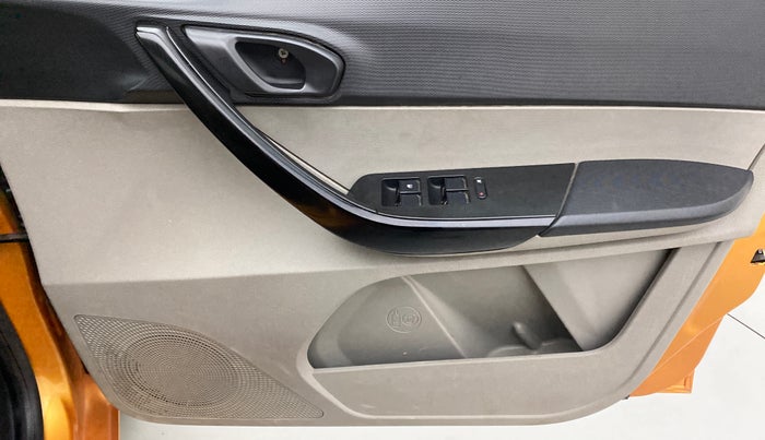 2018 Tata Tiago XT 1.2 REVOTRON, CNG, Manual, 44,540 km, Driver Side Door Panels Control