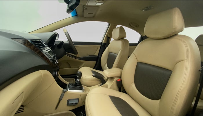 2013 Hyundai Verna FLUIDIC 1.6 VTVT SX, Petrol, Manual, 54,682 km, Right Side Front Door Cabin