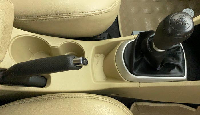 2013 Hyundai Verna FLUIDIC 1.6 VTVT SX, Petrol, Manual, 54,682 km, Gear Lever