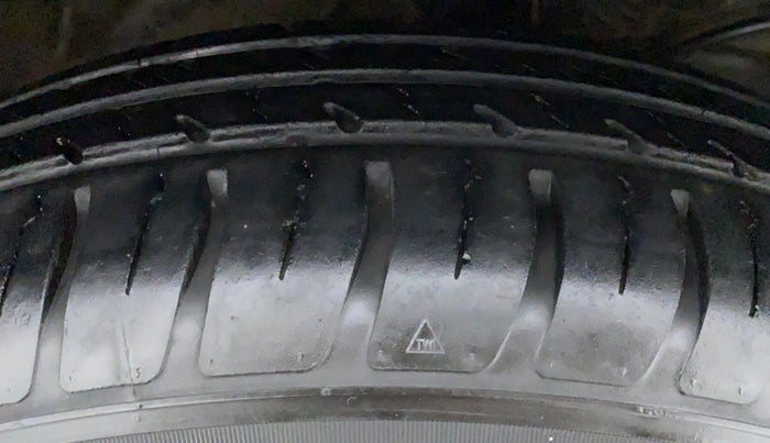 2019 Maruti Dzire VXI AMT, Petrol, Automatic, 31,281 km, Right Front Tyre Tread