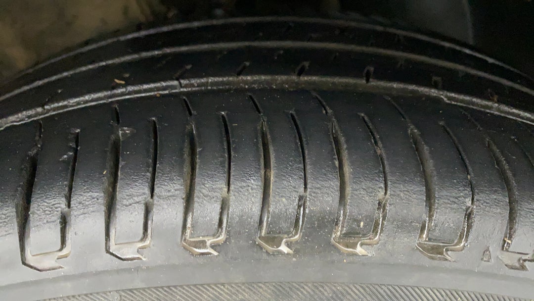 Right Front Tyre Tread