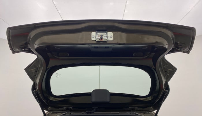 2019 Renault Kwid 1.0 RXT Opt, Petrol, Manual, 19,318 km, Boot Door Open