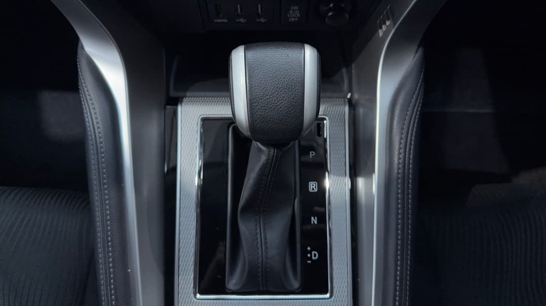 2023 Mitsubishi Pajero Sport Gls (4WD) 7 Seat, Automatic, 53998 km, Gear Lever 
