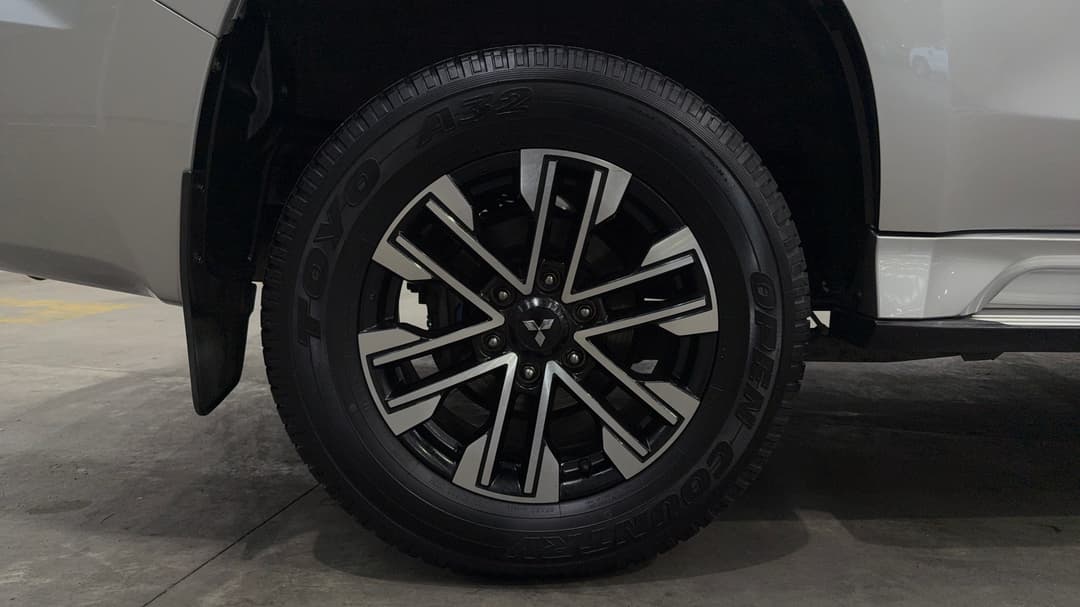 2023 Mitsubishi Pajero Sport Gls (4WD) 7 Seat, Automatic, 53998 km, Right Rear Wheel
