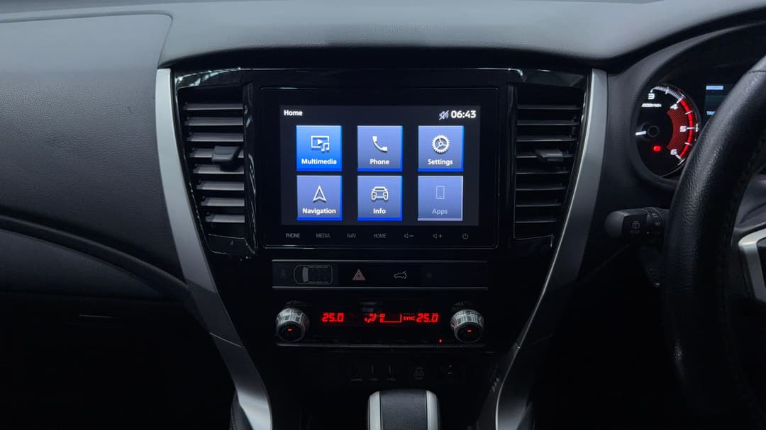 2023 Mitsubishi Pajero Sport Gls (4WD) 7 Seat, Automatic, 53998 km, Center Console