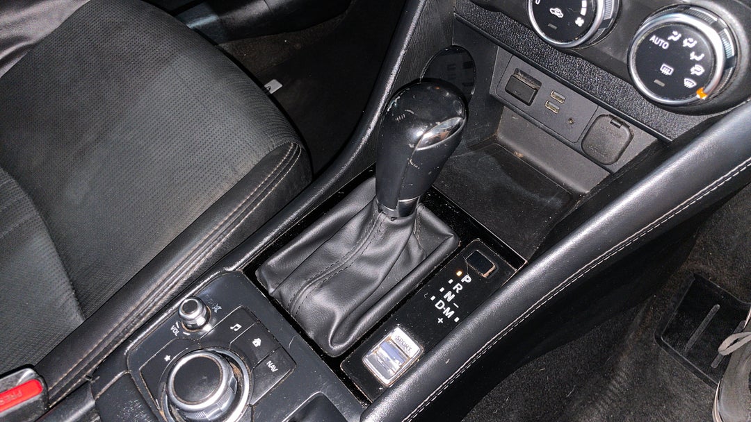 2019 Mazda CX-3 S Touring (FWD), Automatic, 152818 km, Gear Lever 