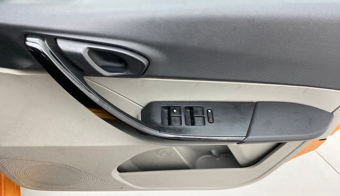 2018 Tata Tiago XM 1.2 REVOTRON, Petrol, Manual, 45,251 km, Driver Side Door Panels Control