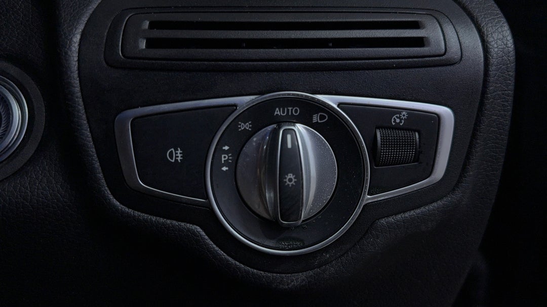 2019 Mercedes-benz GLC 200, Automatic, 68705 km, Utility Switches/Buttons