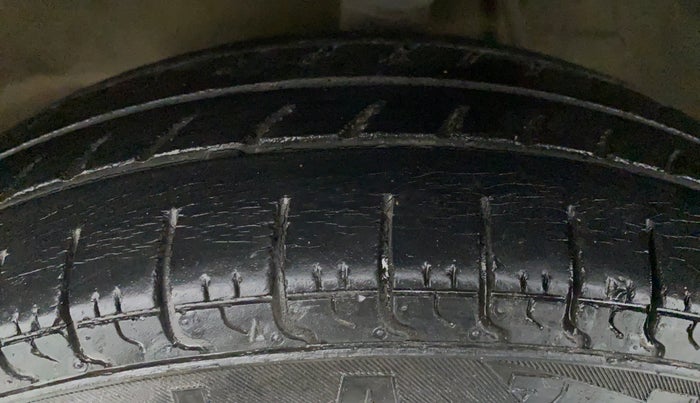 2017 Maruti Alto 800 VXI, Petrol, Manual, 21,732 km, Left Front Tyre Tread
