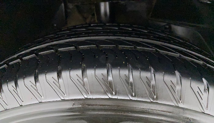 2018 Mahindra XUV500 W11 (O) AT, Diesel, Automatic, 79,285 km, Right Front Tyre Tread