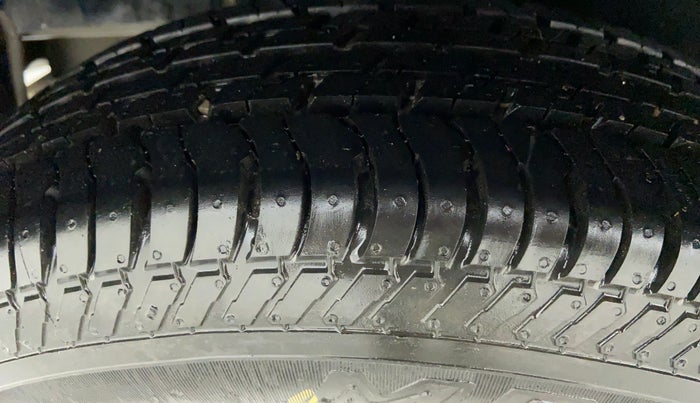2015 Maruti Swift VDI ABS, Diesel, Manual, 86,651 km, Right Rear Tyre Tread